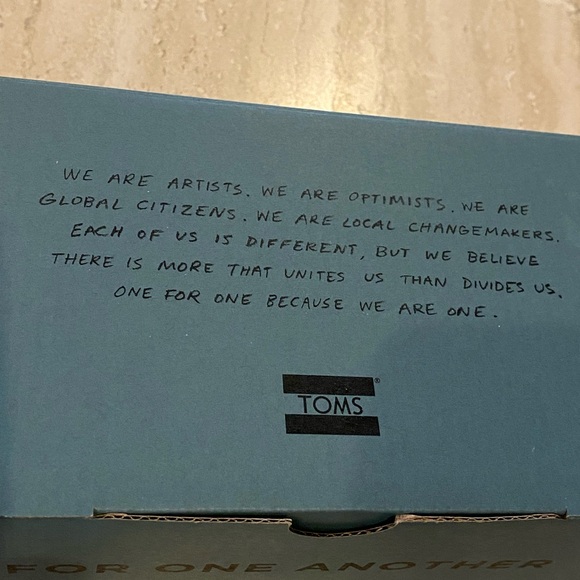 🌺 Host Pick🌺 NWT NIB Toms Year of the Rat Print Slip On Shoes, 7.5 - Picture 3 of 12